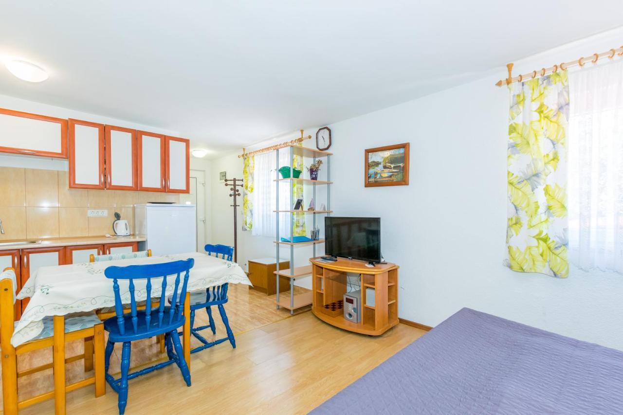 פרמנטורה Cozy Apartments Emina Near The Sea מראה חיצוני תמונה