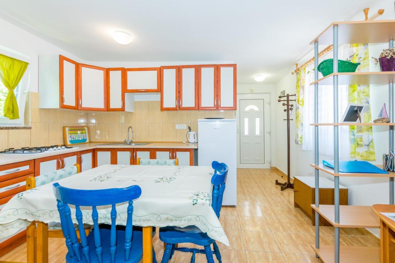 פרמנטורה Cozy Apartments Emina Near The Sea מראה חיצוני תמונה